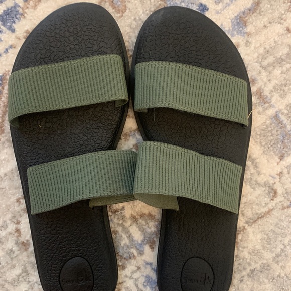 Sanuk Shoes - Yoga Gora Sanuk Slip Ons in Dark Green